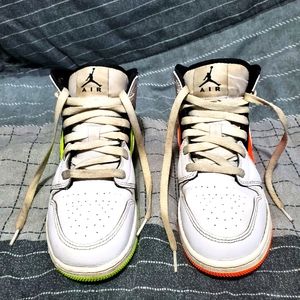 Nike Air Jordan Mid Composition Notebook
Size: 5.5